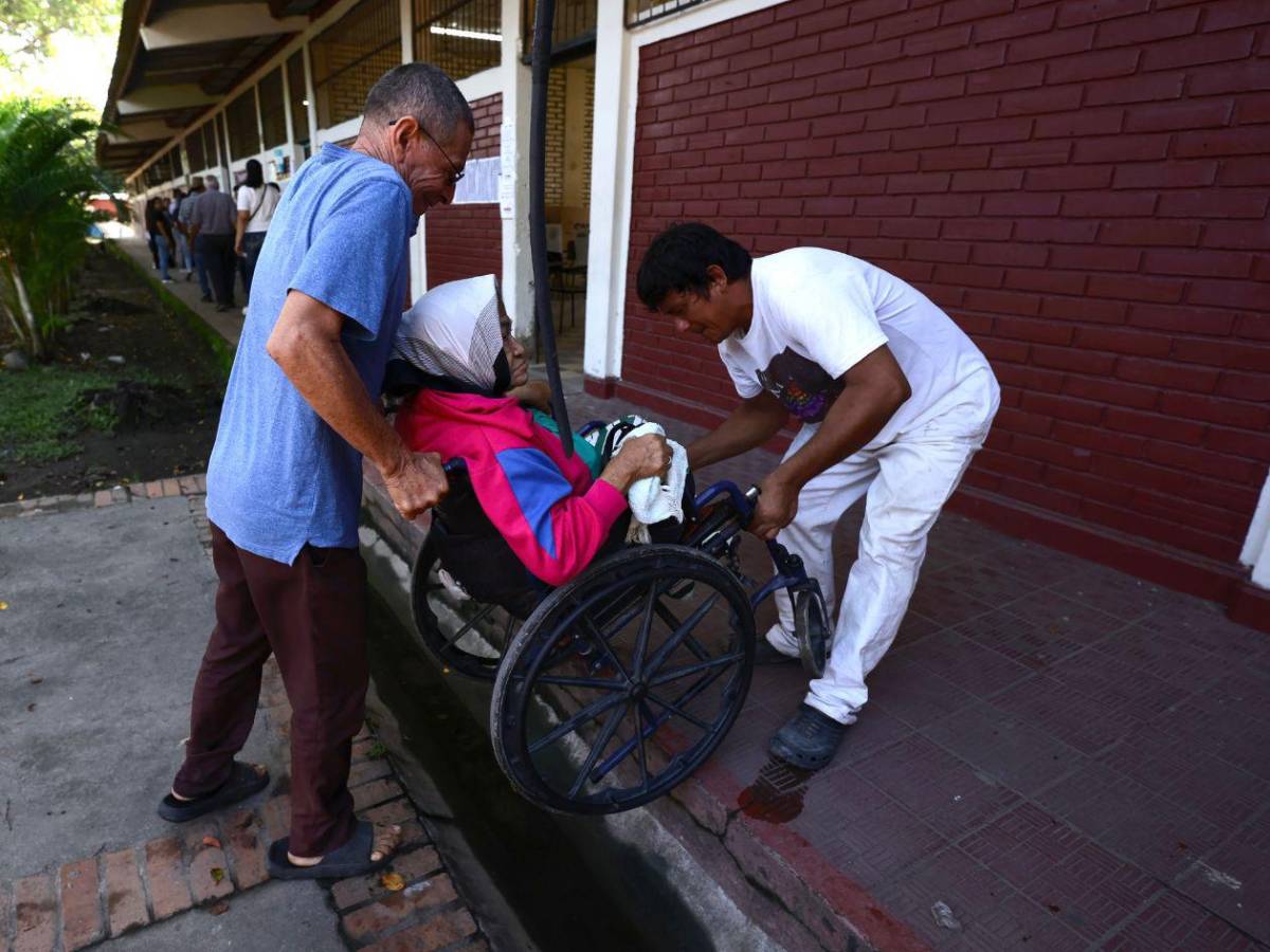 Retrasos y largas filas marcaron la mañana electoral en San Pedro Sula