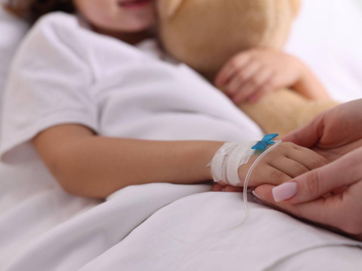 Fallece niño de 11 años tras contraer rabia por contacto con un murciélago mientras dormía