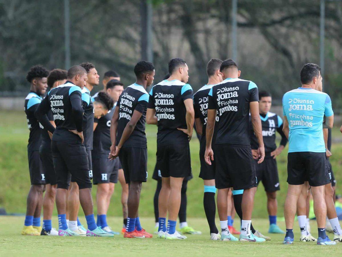 Selección de Honduras recibió visita de histórico exgoleador portugués