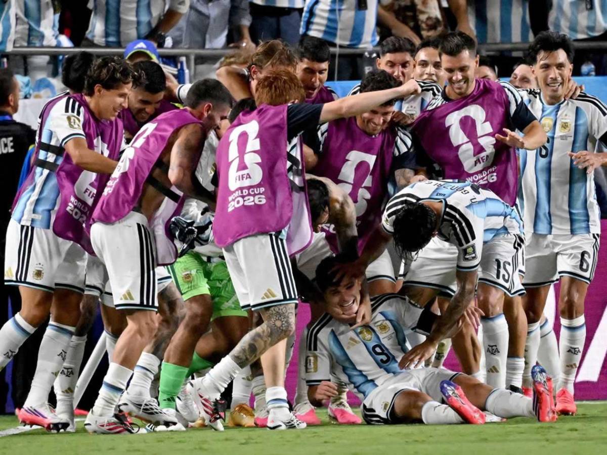 Otra ayuda a Argentina, fuerte cruce de Messi con árbitro, agresión y apareció su enemigo