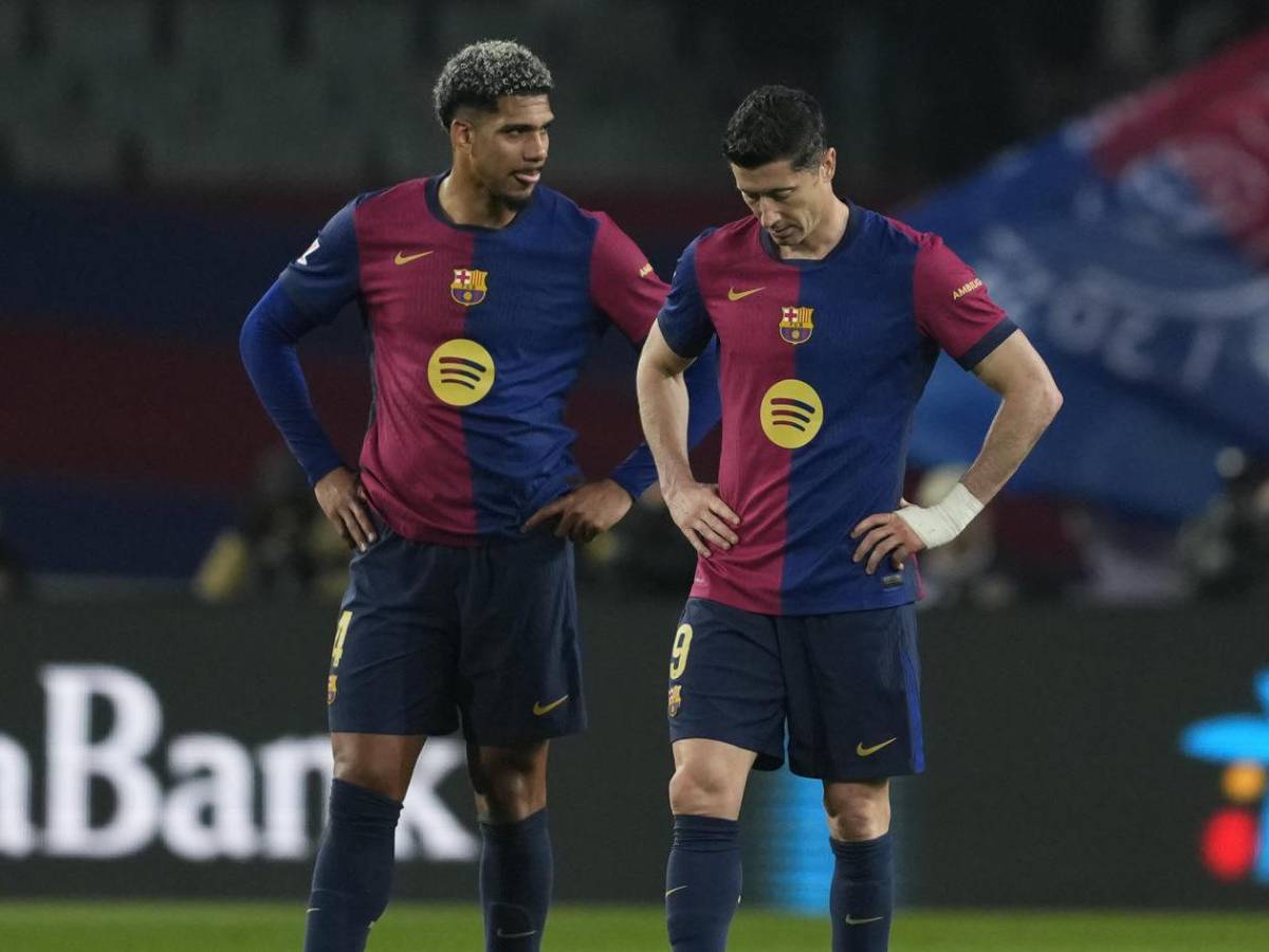 Raphinha pierde el control con el Barca y se lleva a Ter Stegen de encuentro