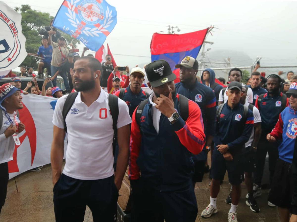 Tensión: Encerrona de la Ultra Fiel a futbolistas del Olimpia y así terminó todo