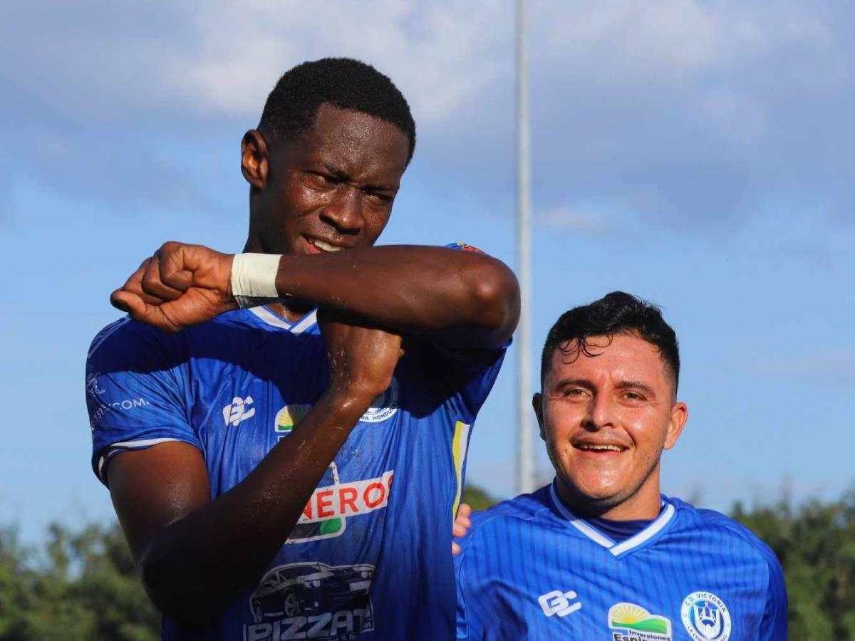 El festejo de Carlos Bernárdez tras marcar el primer gol en el Clausura 2025.