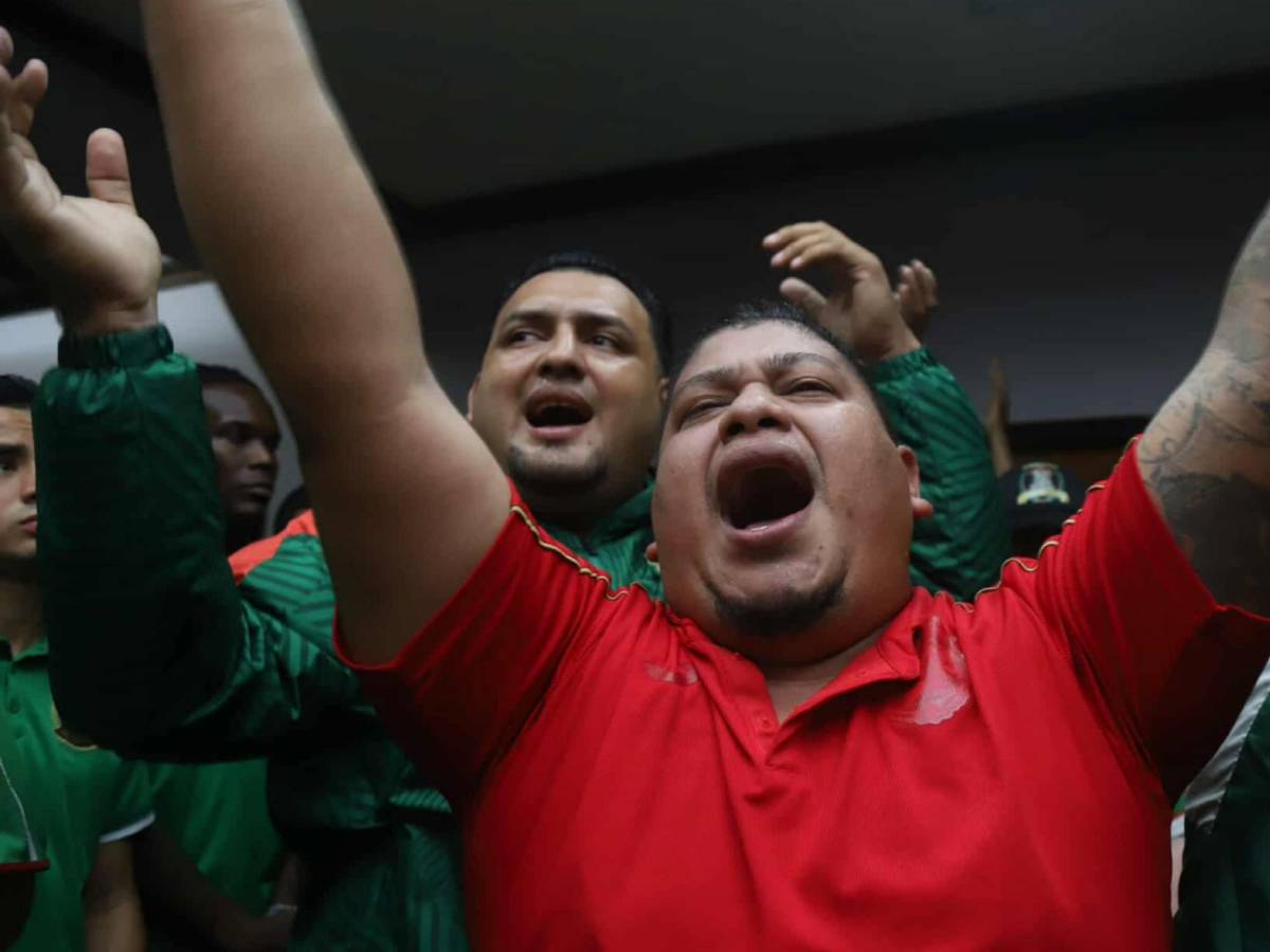 Desgarradoras imágenes en velatorio de Orinson Amaya: Su madre rompió en llanto y aficionados sorprenden