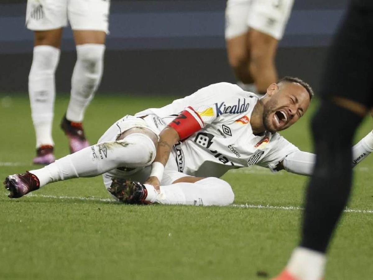 Neymar sufrió su primera derrota, su dura crítica en Brasil y gesto con Depay