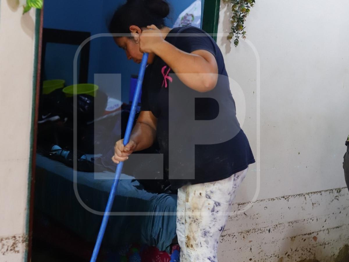 Fuertes lluvias desbordan río Helado en Los Naranjos, Santa Cruz de Yojoa
