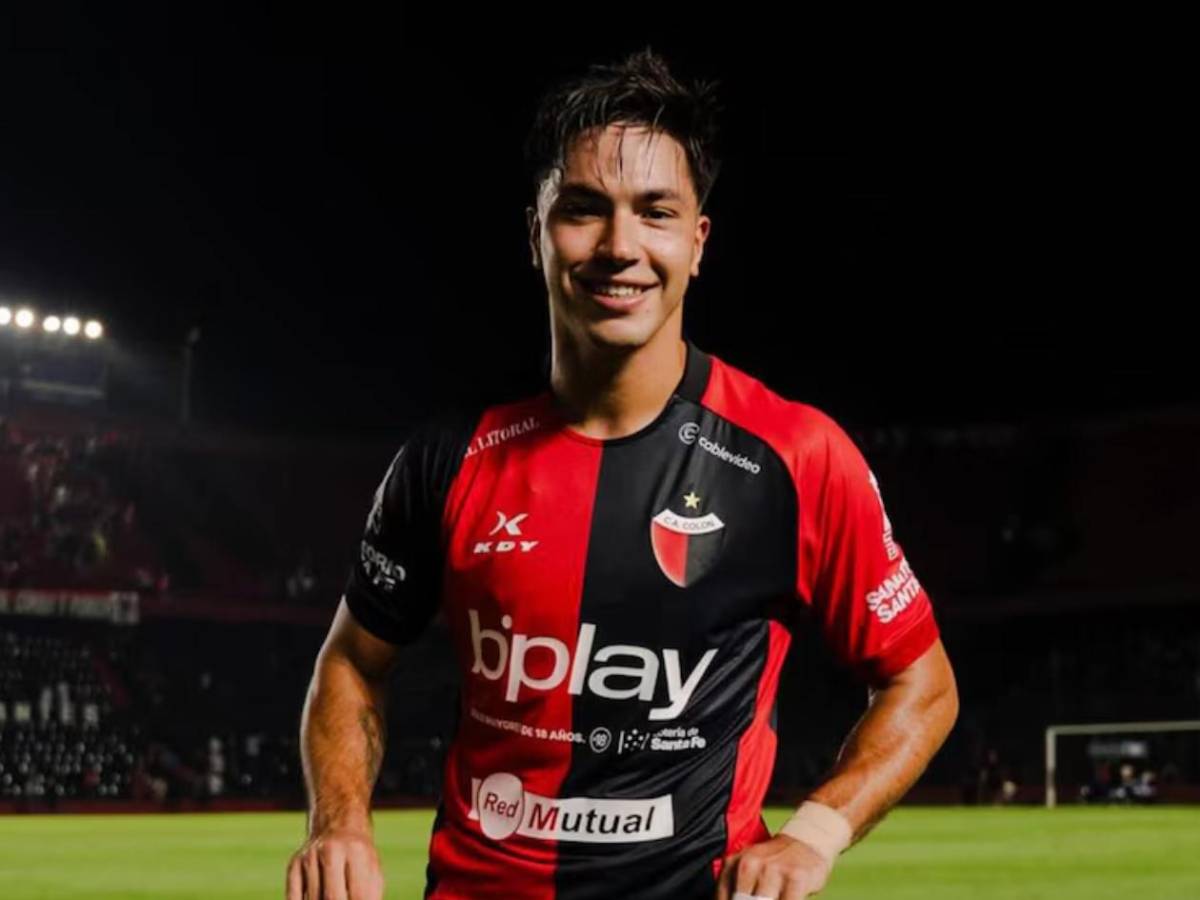 Futbolista presenta a su novio en medio de entrevista y equipo toma decisión