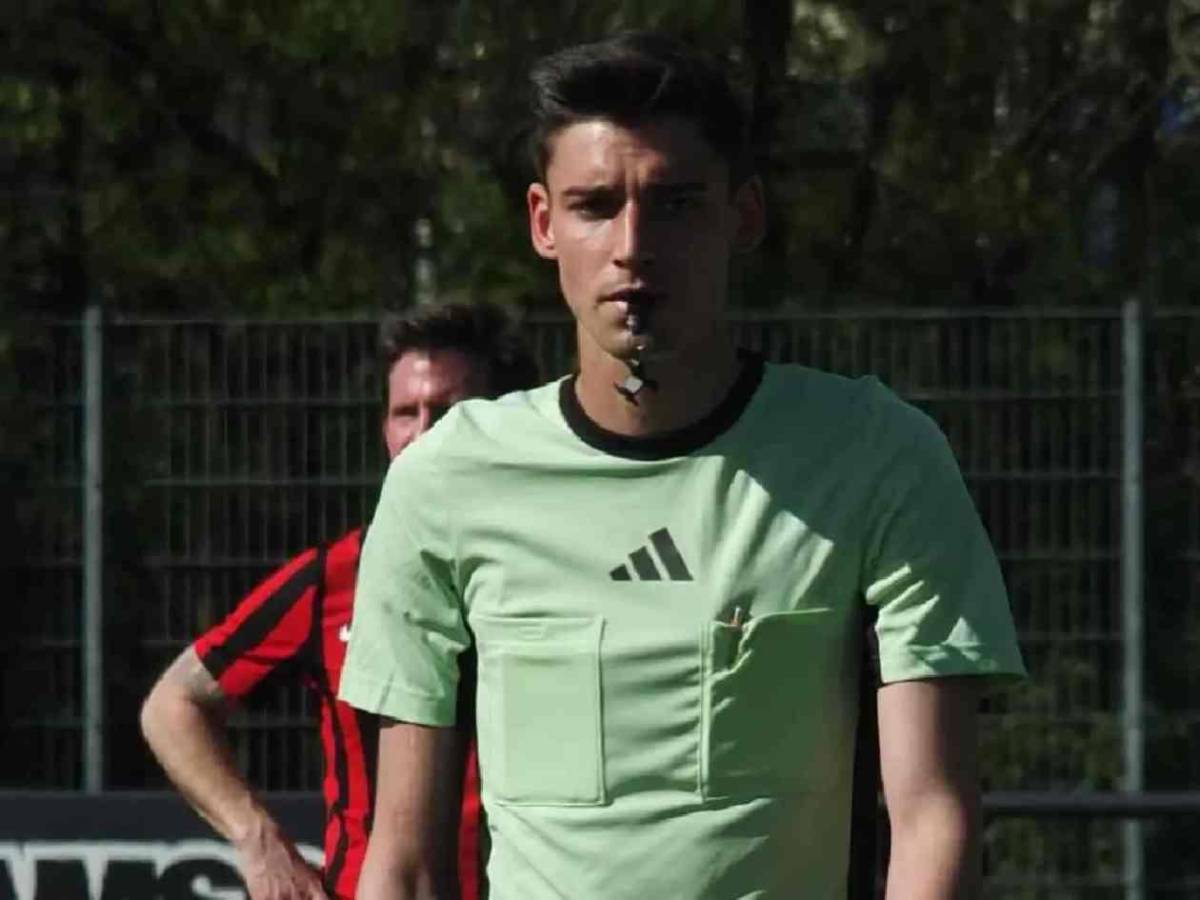 Terrible: Agreden al árbitro que pidió matrimonio a su novio en pleno partido