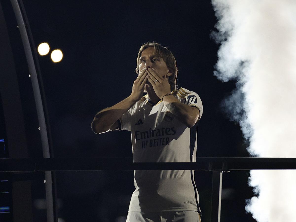 Modric confirma su futuro tras ganar la Champions y lo anuncia en los festejos