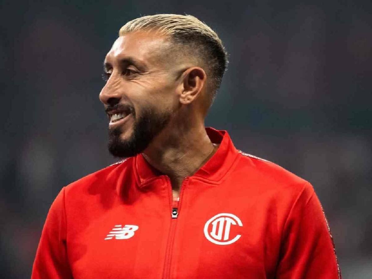 Se divorció y le destapan nuevo romance a Héctor Herrera con famosa actriz