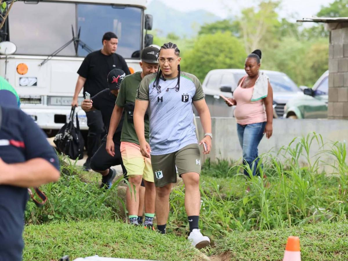 Davis Flow se estrena como futbolista: Lujos, llamado de atención y lo que le hicieron