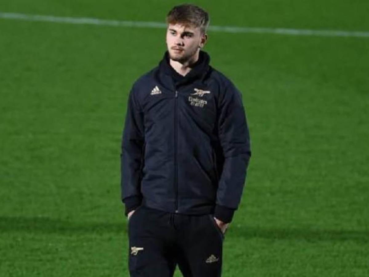 Futbolista sufre golpe en pleno partido y se encuentra en coma inducido