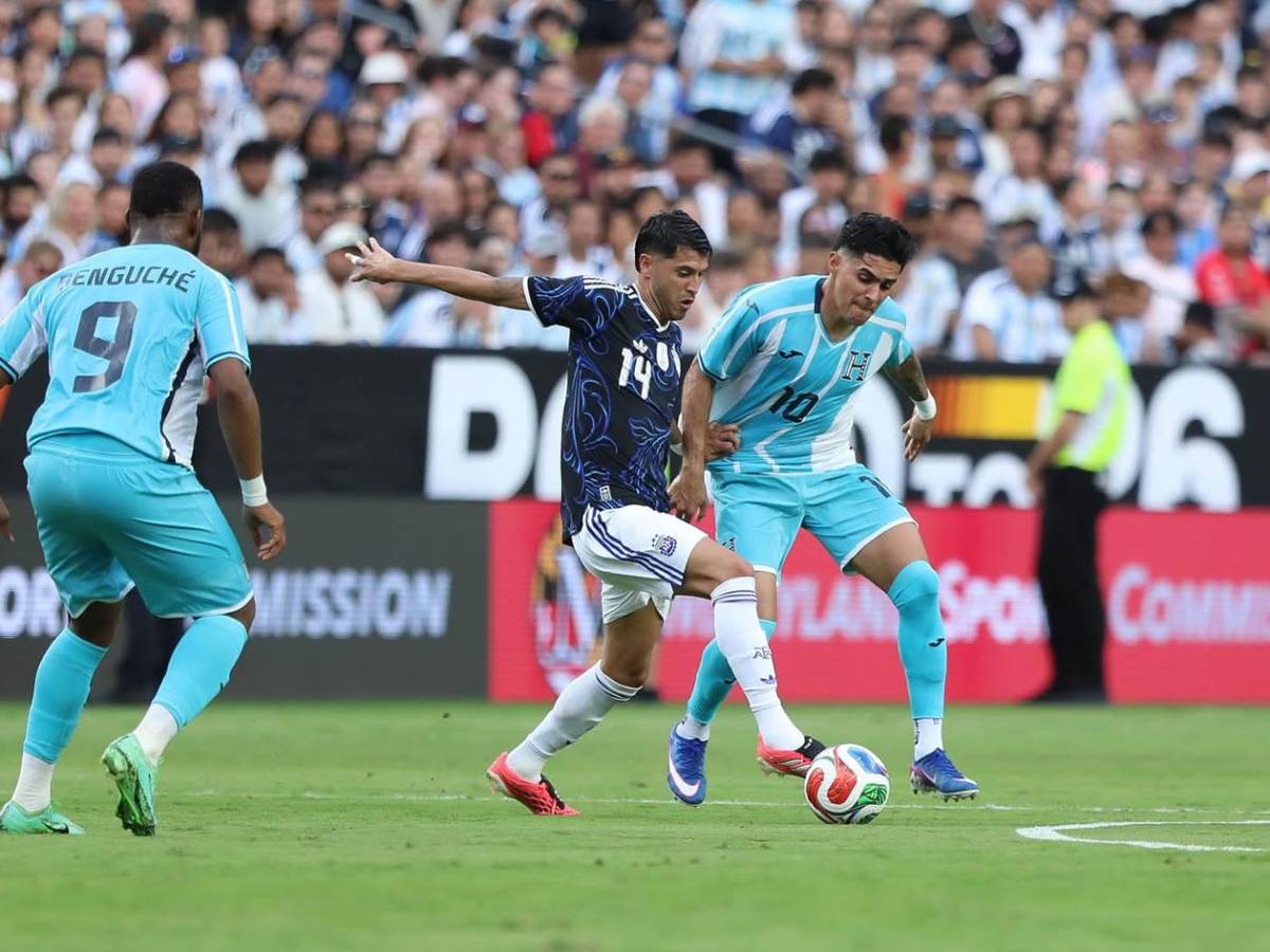 Messi sorprende tras el partido, ¿cambió camiseta? y abrazo histórico para Honduras