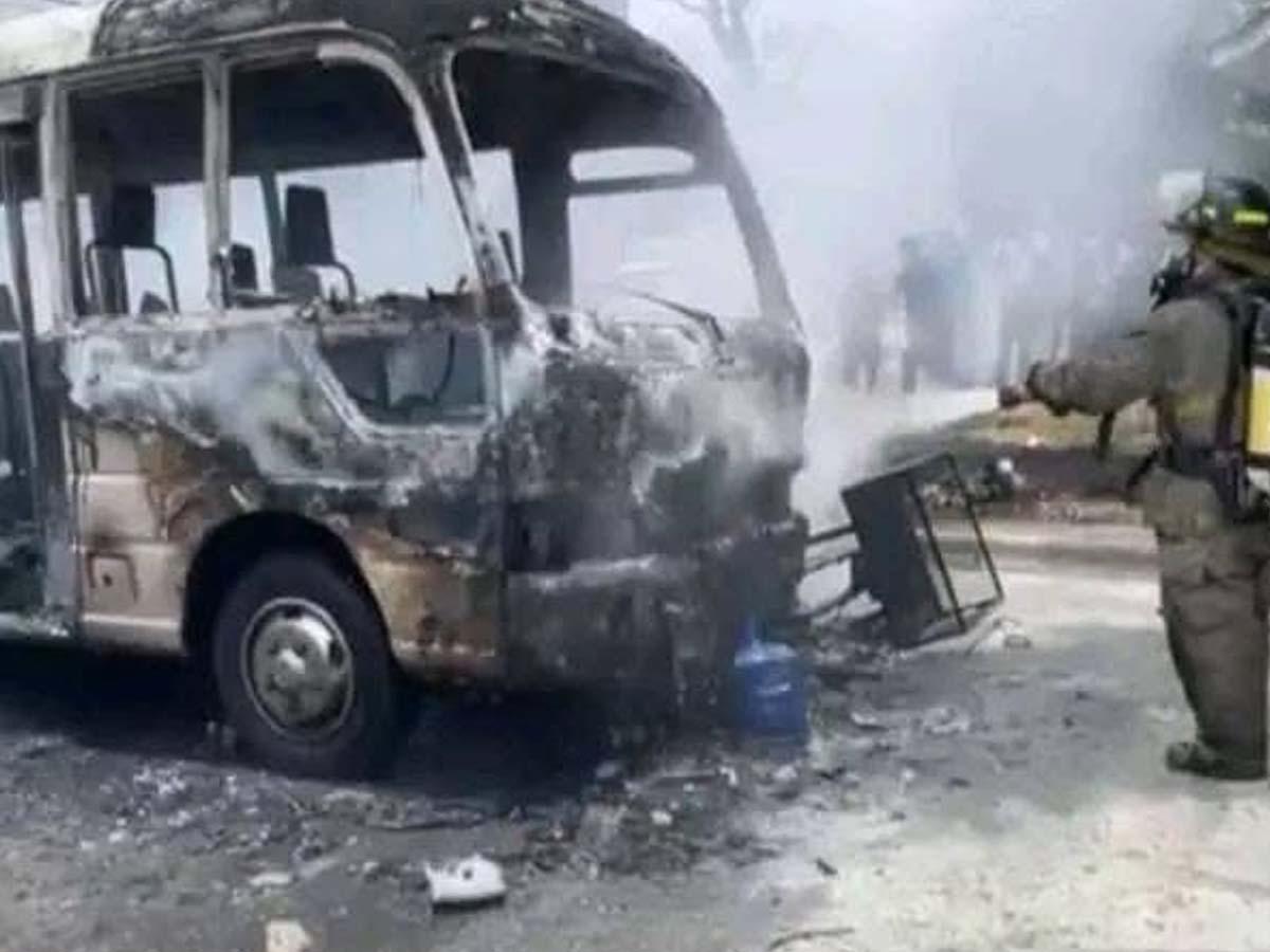 Conductor de moto que incendió bus en San Pedro Sula está en UCI con pronóstico reservado