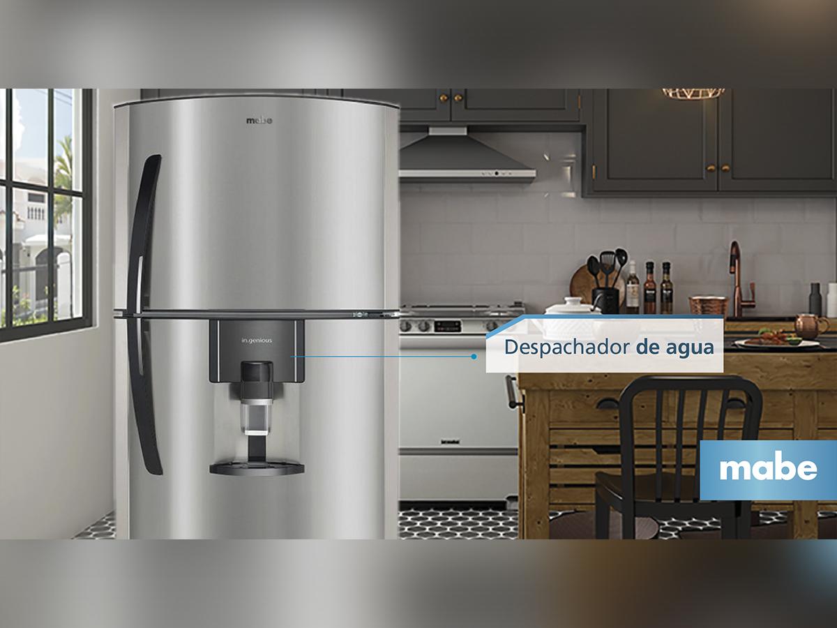 Cuenta con bandejas de vidrio templado con gran resistencia.