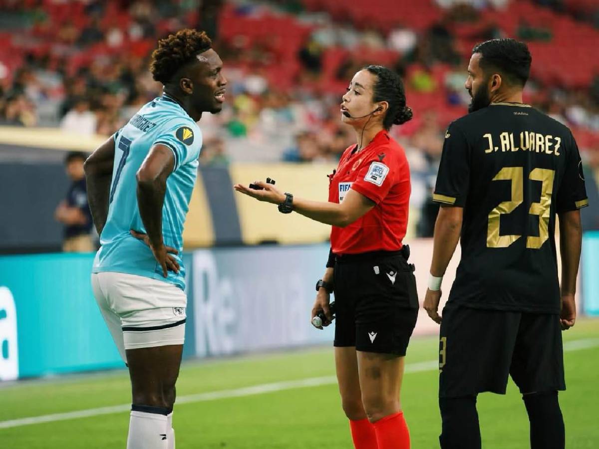 Árbitra mexicana recibió amenazas y expone fuertes chats; FIFA se pronuncia