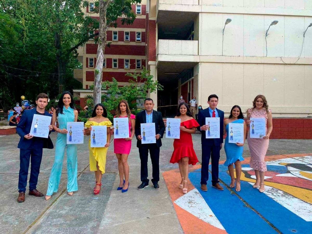 Celebran por su logro académico