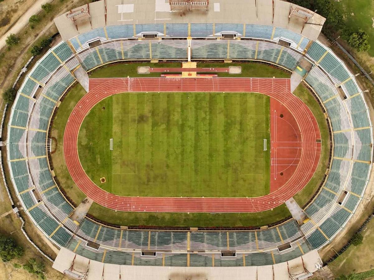 Embellecen estadio Olímpico para la final Marathón - Olimpia: así pulen la grama