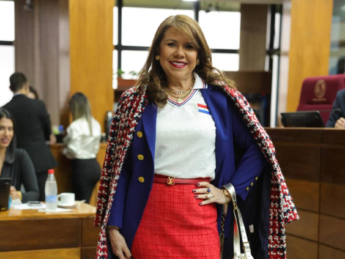 Gobierno de Paraguay con inesperada reacción tras insultos de senadora contra Mbappé