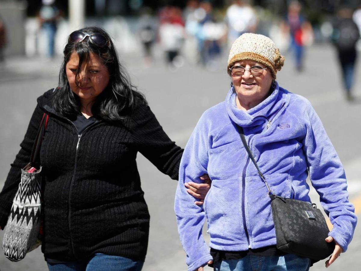 Ola de frío mantiene bien abrigados a hondureños, guatemaltecos y salvadoreños