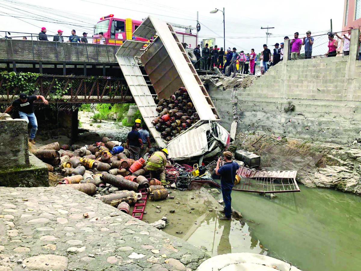 Identifican a mujer que fue arrollada por camión cargado con cilindros de gas en Copán