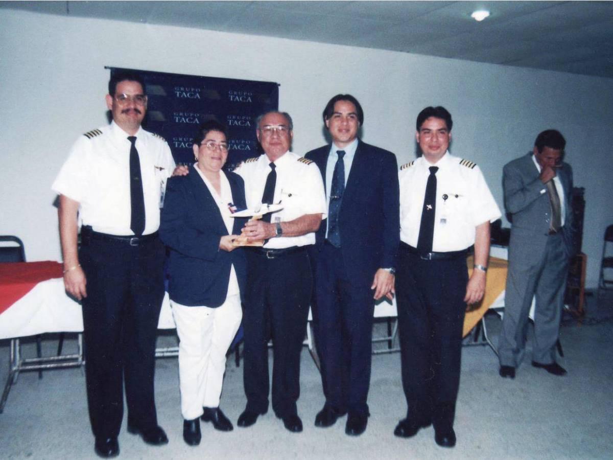 Un amor de altura: así era Luis Araya, capitán del avión caído en Roatán