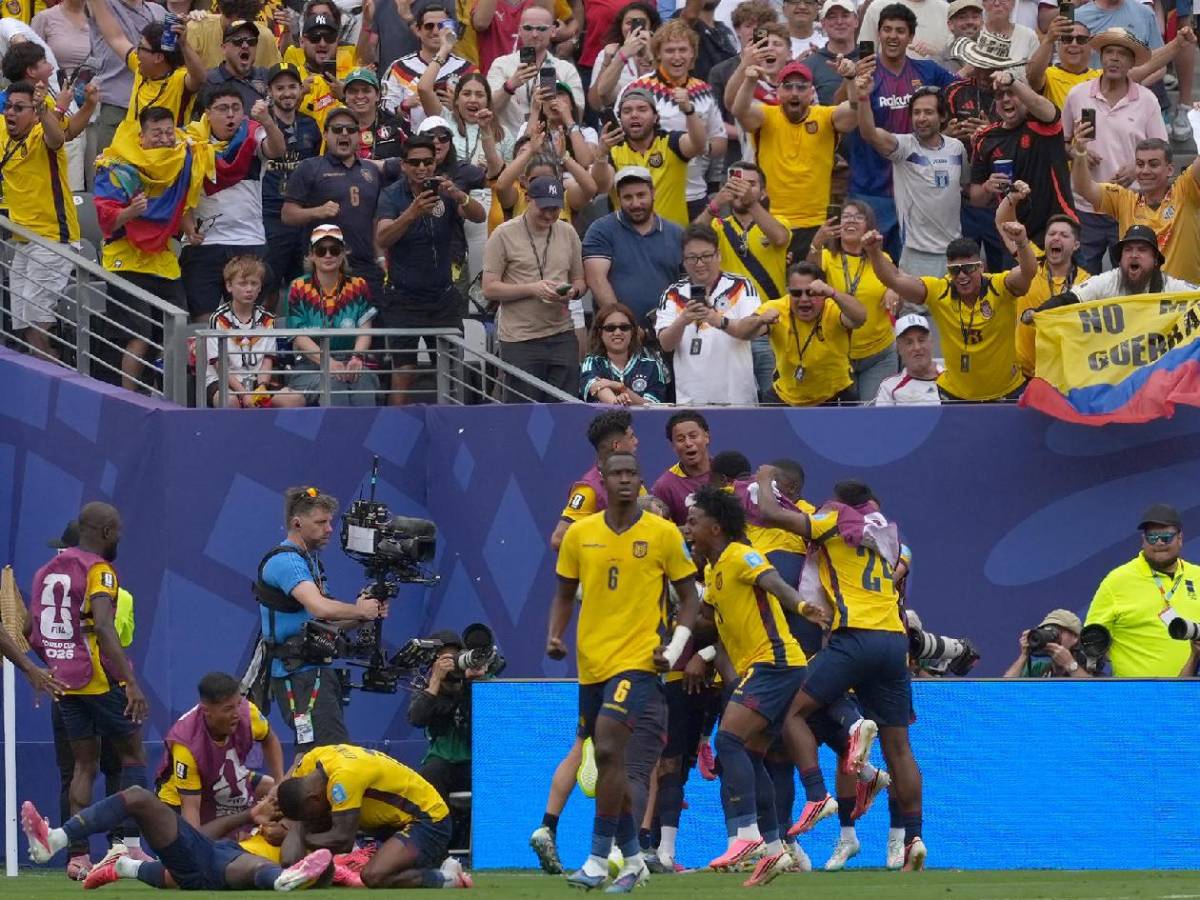 Mundial: Lágrimas de Ecuador, DT se volvió loco con su esposa y decepción en Alemania