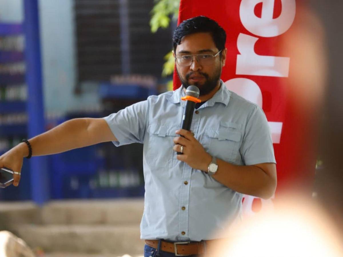 Cerca de 200 padres del CEB Dionisio de Herrera aprendieron sobre la adicción a pantallas