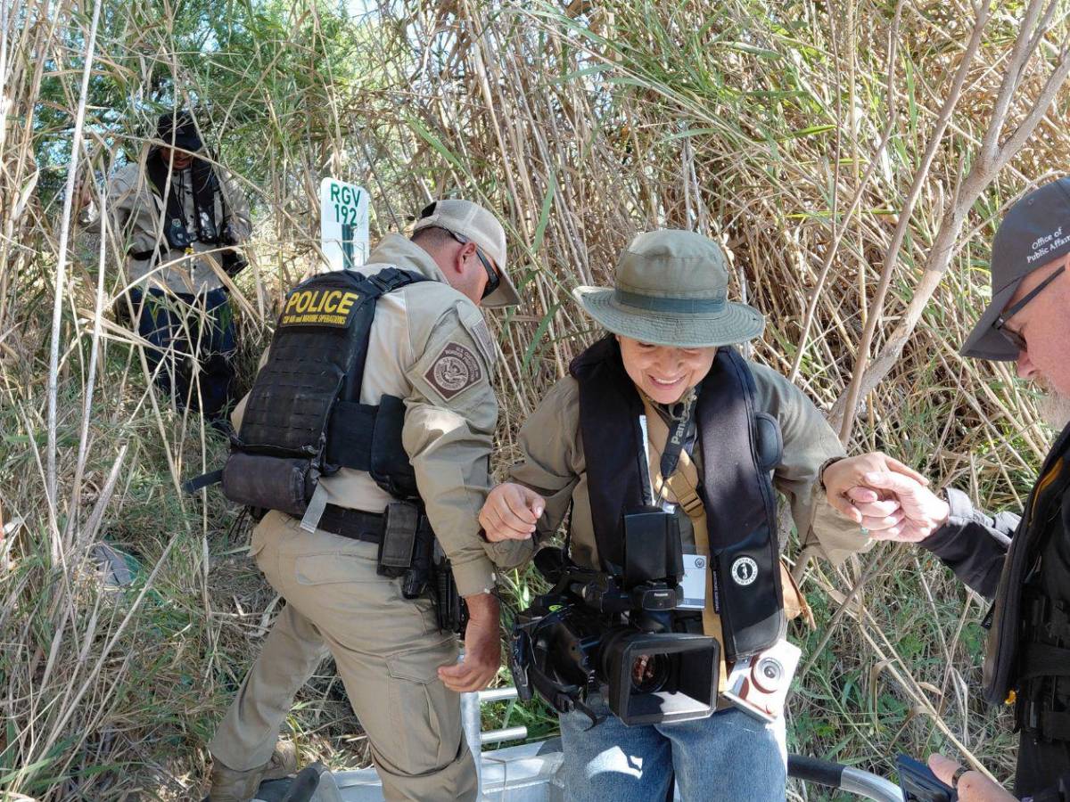 Periodistas estrechan lazos en cobertura de programa de inmigración