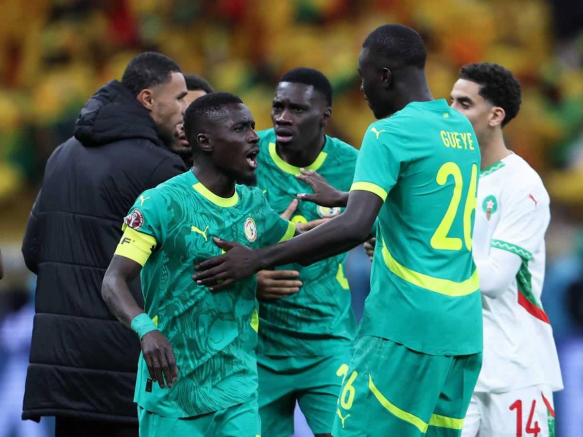 Escándalo Copa África: Senegal se va del campo vs Marruecos, vuelve y es campeón