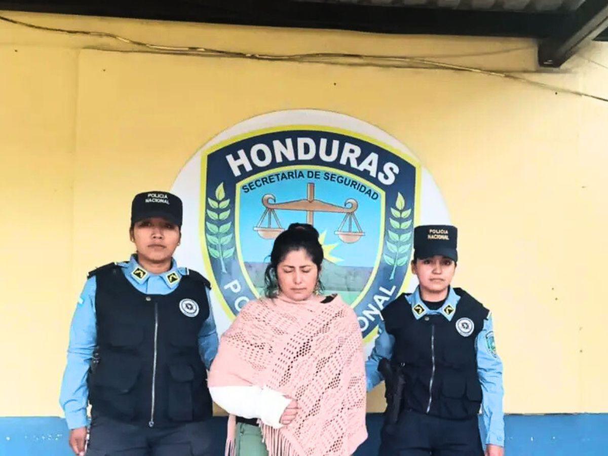 Capturan a hondureña acusada de estafar con 300 visas falsas