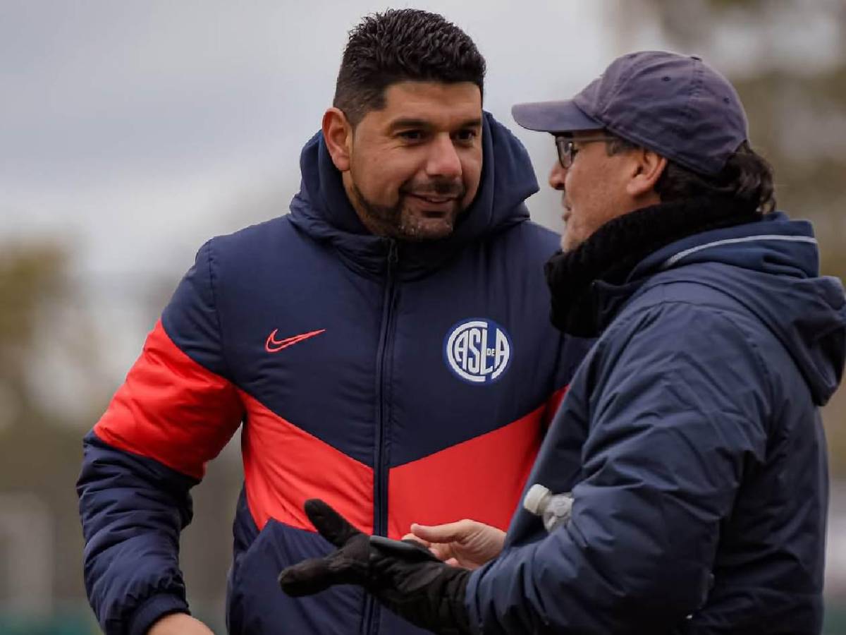 Exnovia de Maradona confirma noviazgo con polémico futbolista