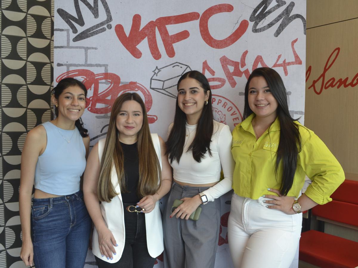 Ejecutivas de Comidas Especializadas presentes en el lanzamiento de las nuevas Spicy BBQ Baskets.