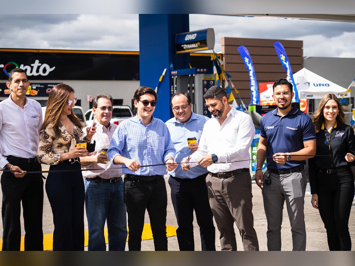 Ejecutivos de Estaciones de Servicio Uno y tiendas Pronto presentes en la inauguración de los nuevos puntos estratégicos en Tegucigalpa.