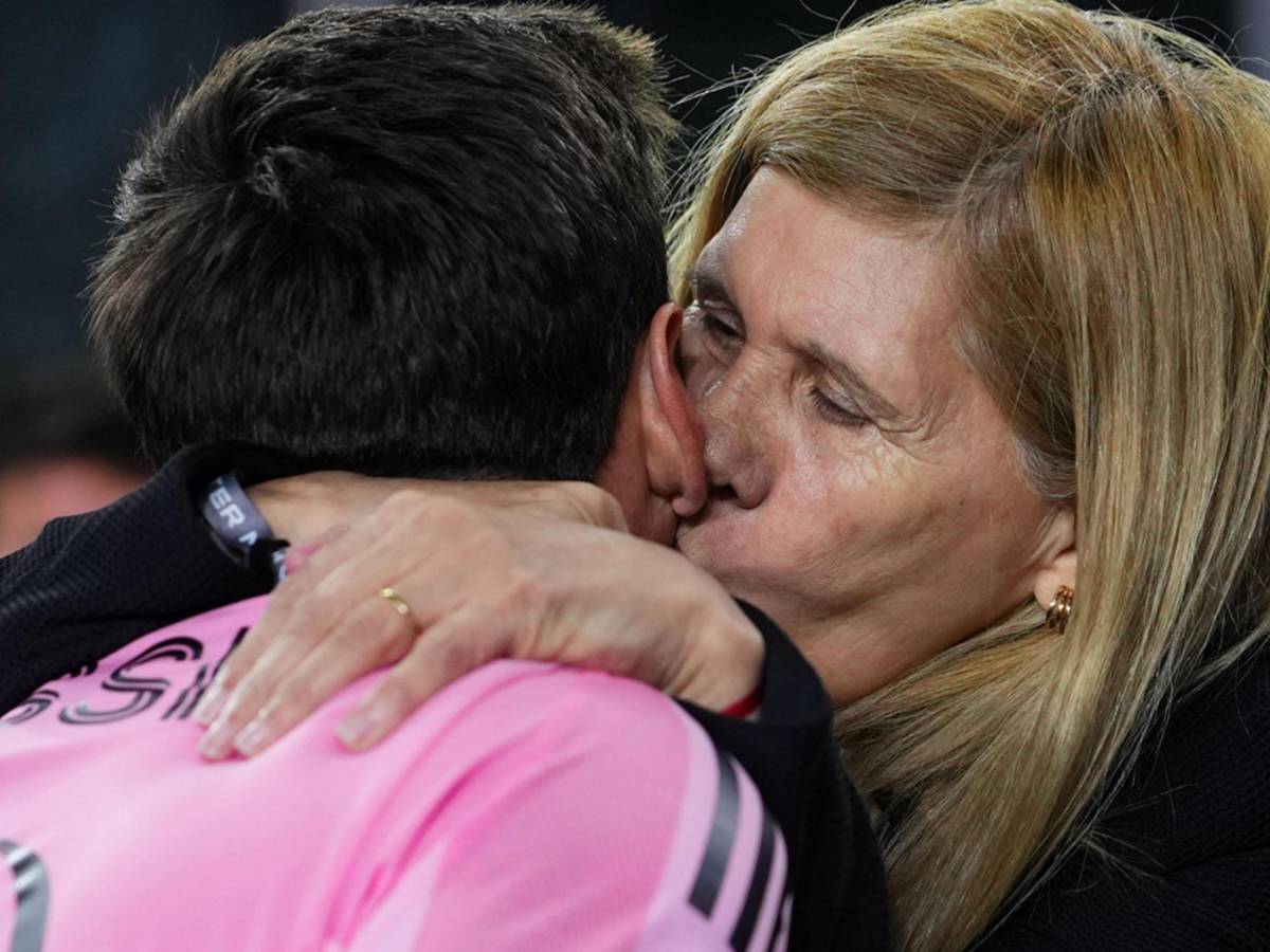 Messi con pelea y beso inusual en consagración del Inter Miami