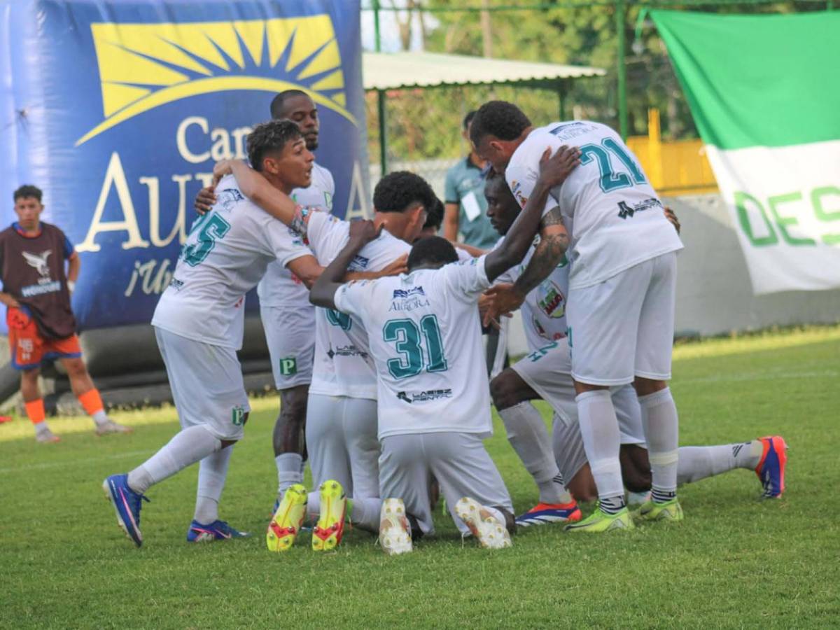 Marcó triplete y recibió beso, polémicas del FVS, selfie de Motagua y Victoria se hunde