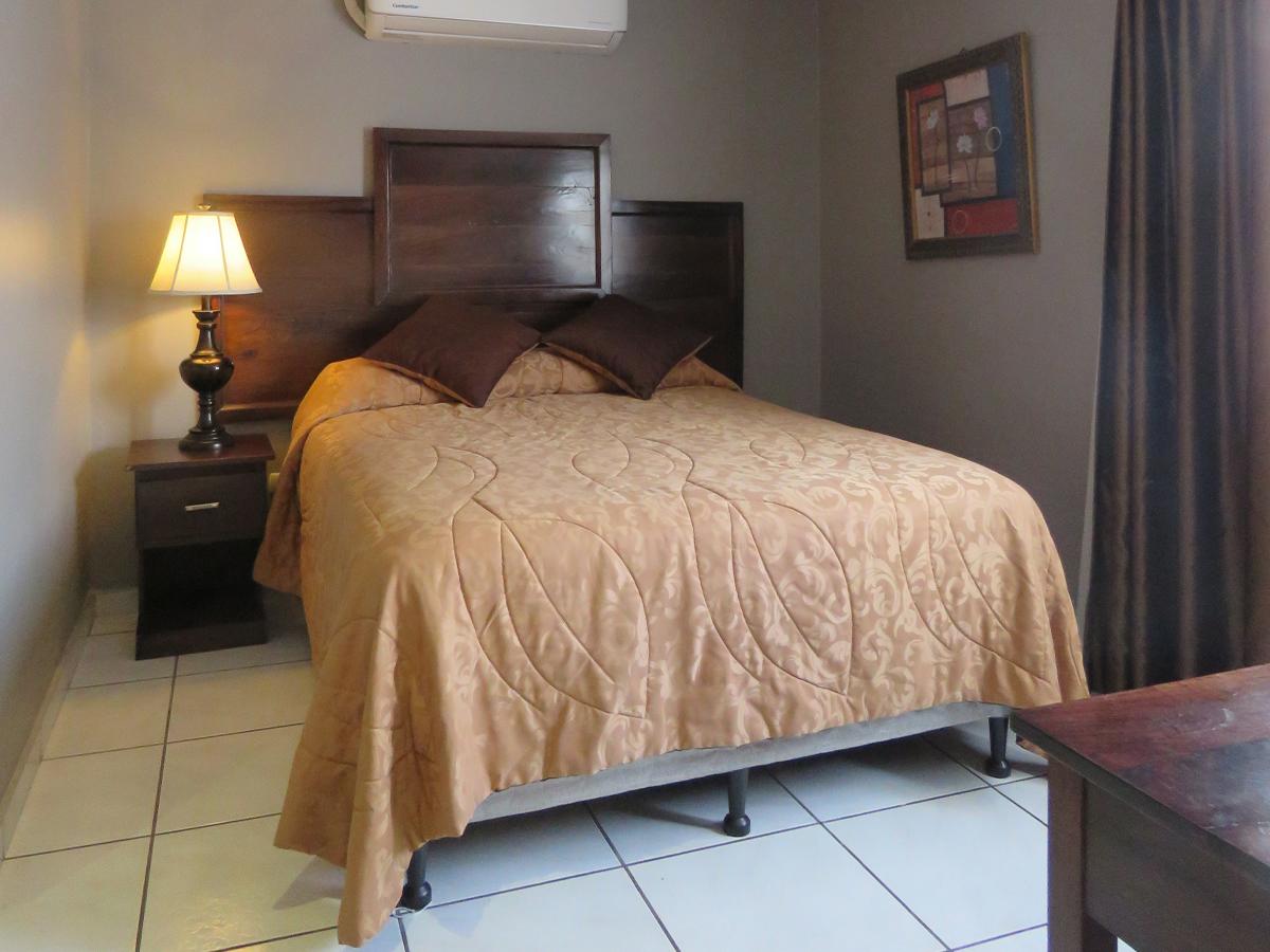 Sus habitaciones son sencillas, dobles, triples, incluyendo dos suites.