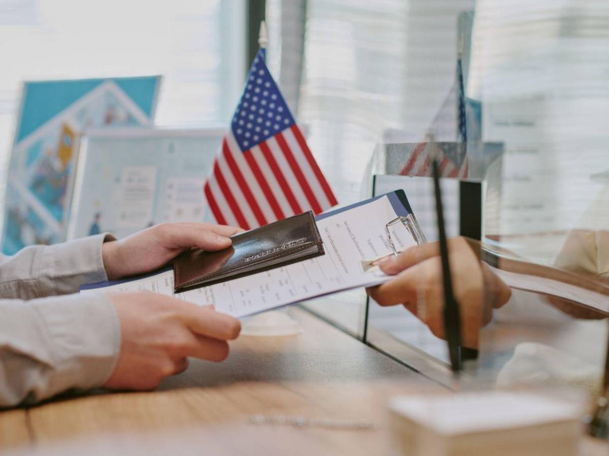 ¿Viajas a EE UU? Estas visas entran en la suspensión para 75 países