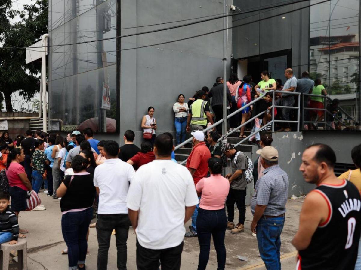 RNP extiende horarios ante largas filas para reclamar el DNI en SPS