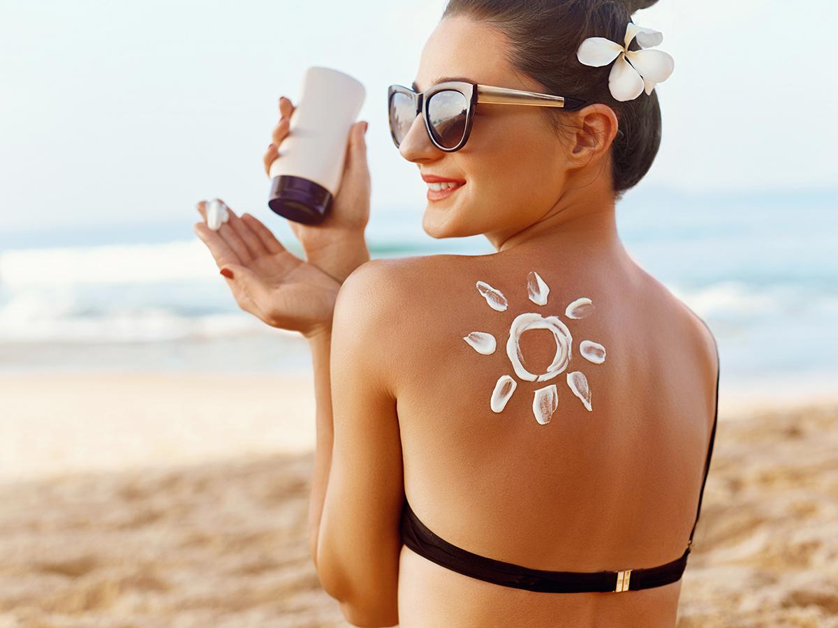 El bloqueador protege tu piel, así como Dynamax Plus protege el motor de tu vehículo