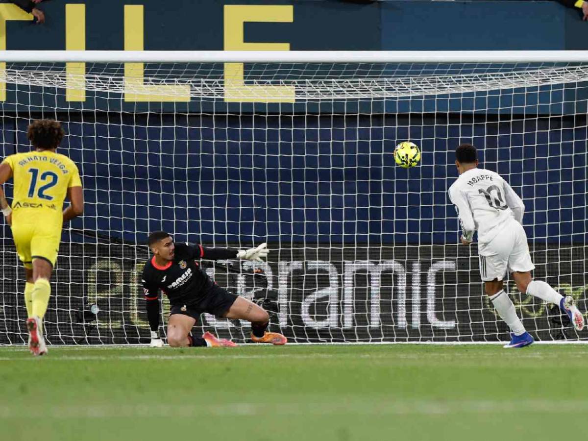 Beso de Mbappé a compañero, Brahim la pasó mal y VAR no intervino en polémica