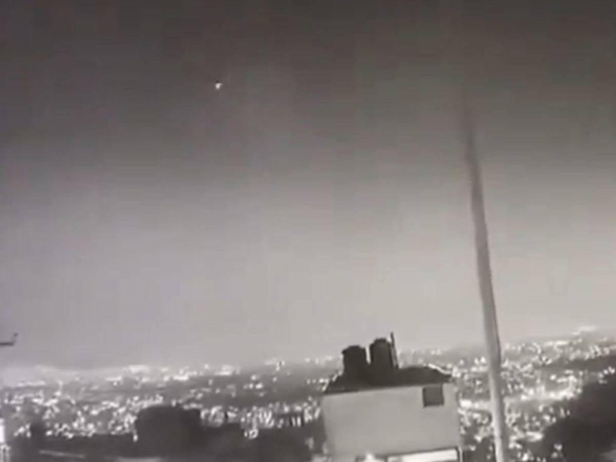 ¿Cayó un meteorito en México? Misterioso estruendo y destello alarma a habitantes