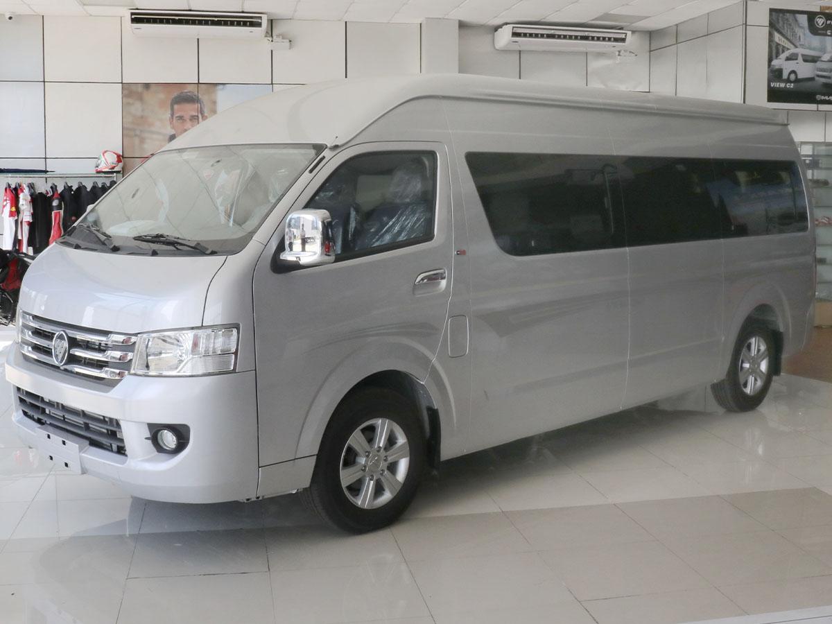 El modelo de autobús brinda capacidad de transporte de 15 a 19 pasajeros.