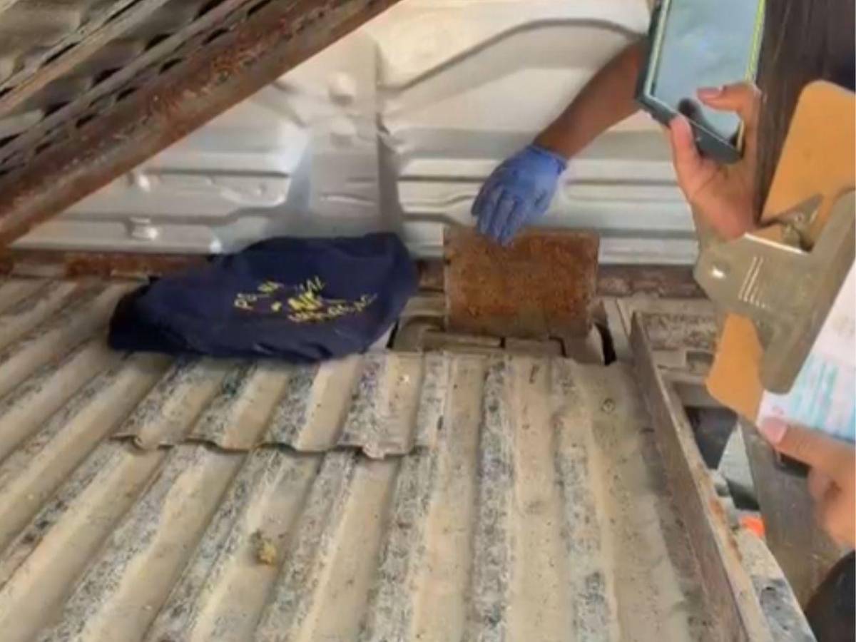 Al menos 82 paquetes de droga iban en “caleta” en pickup en Choluteca