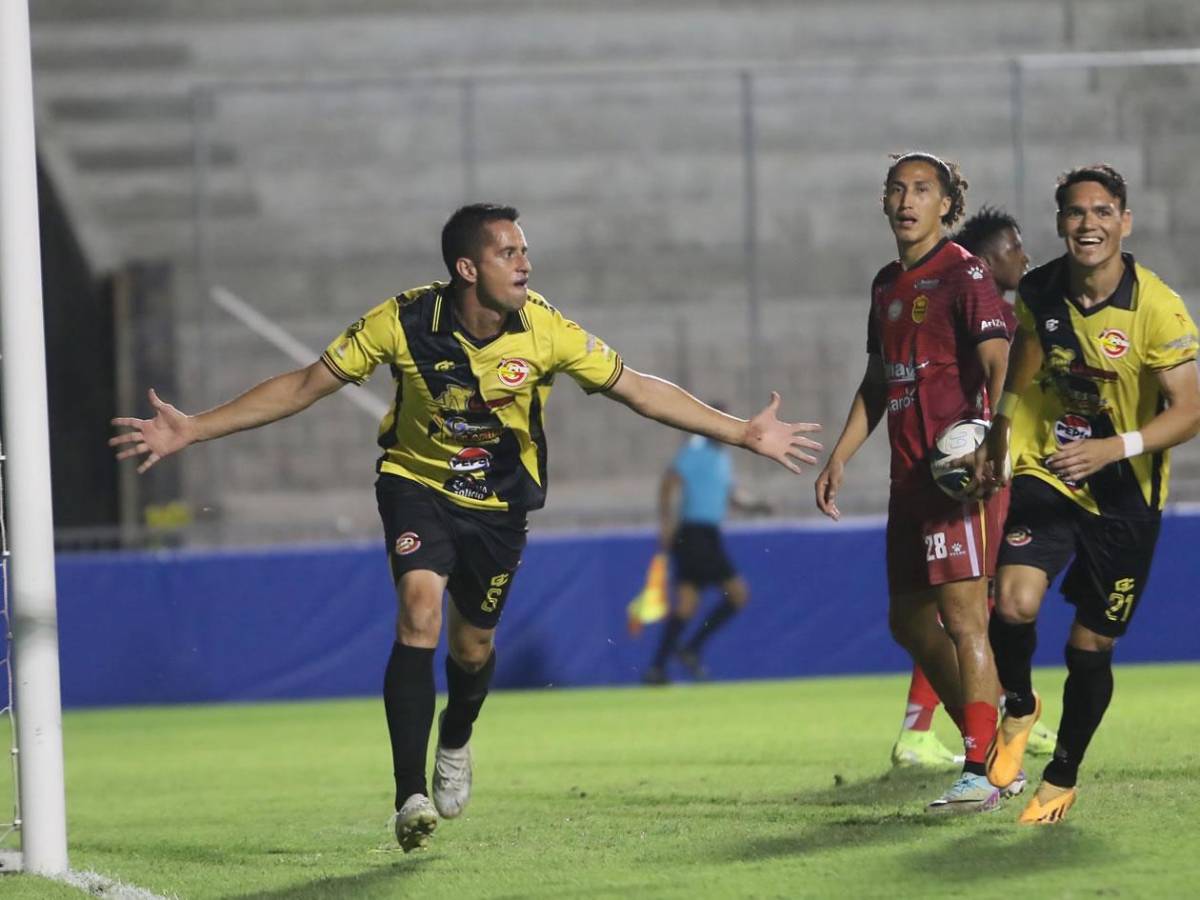 Pelea entre jugadores de Real España, festejo de Génesis y las chicas