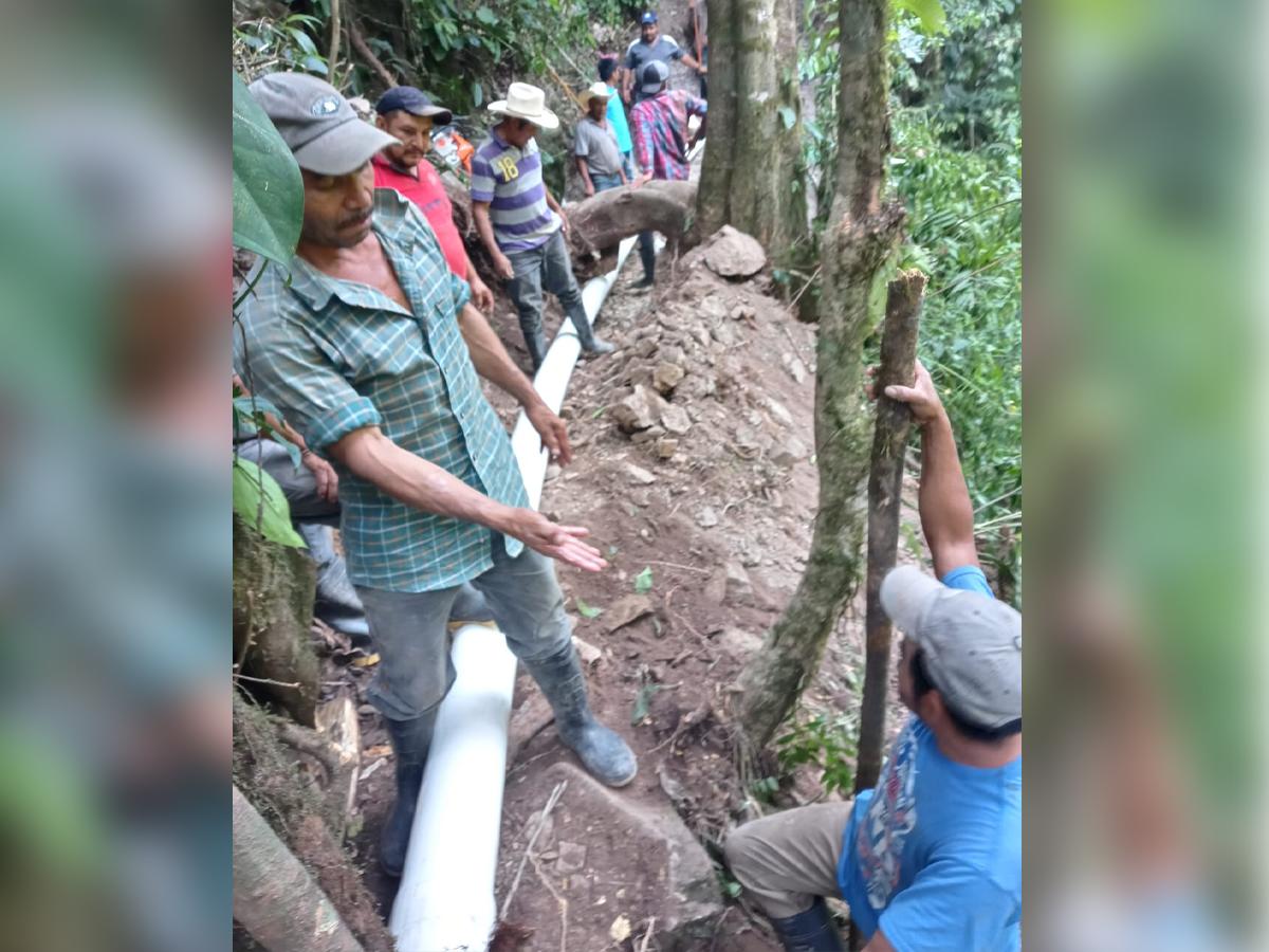 Los vecinos de cuatro barrios de Copán Ruinas han financiado la mayor parte del proyecto Manantial de Copán – Agua Helada.