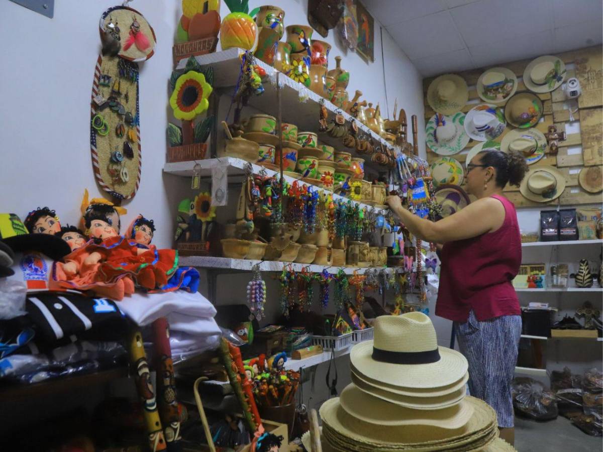 Entre colores y artesanías, así cobra vida y deja huella el mercado Guamilito