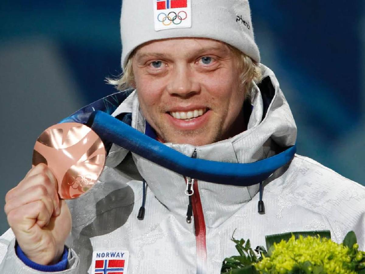 Medallista muere tras caerle un rayo en sus vacaciones; el último mensaje de su esposa