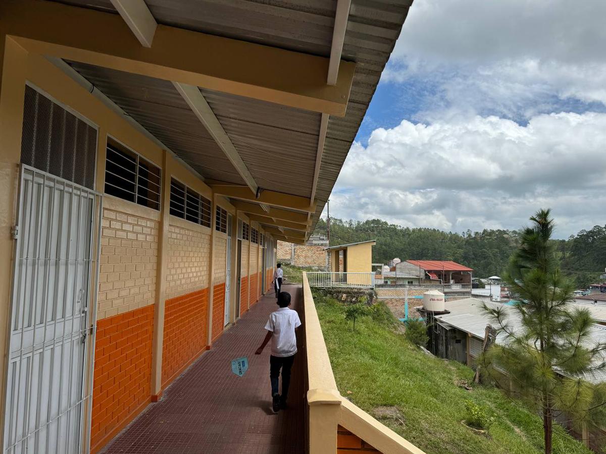 Fundación Ficohsa y USAID renuevan centro educativo en Copán
