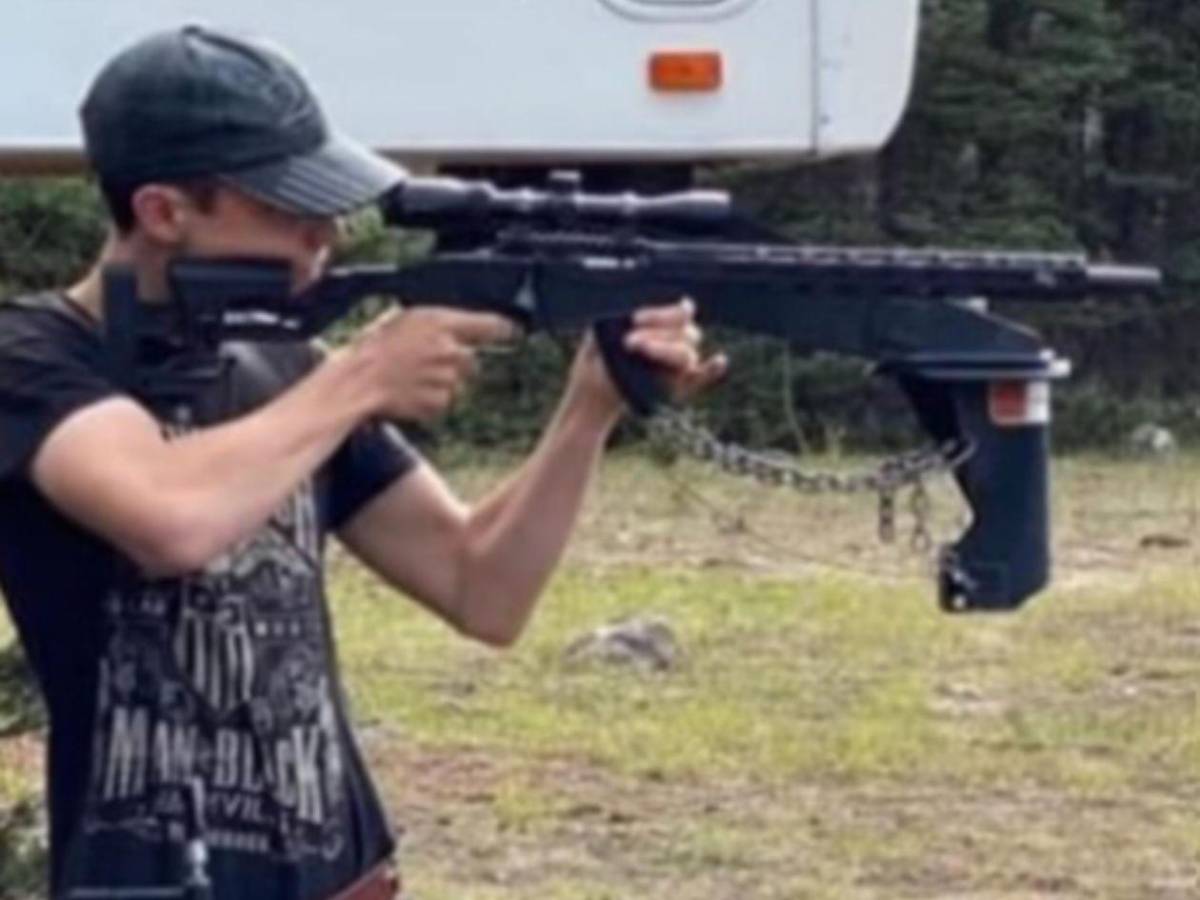 Salen a la luz fotos del pasado de Tyler Robinson